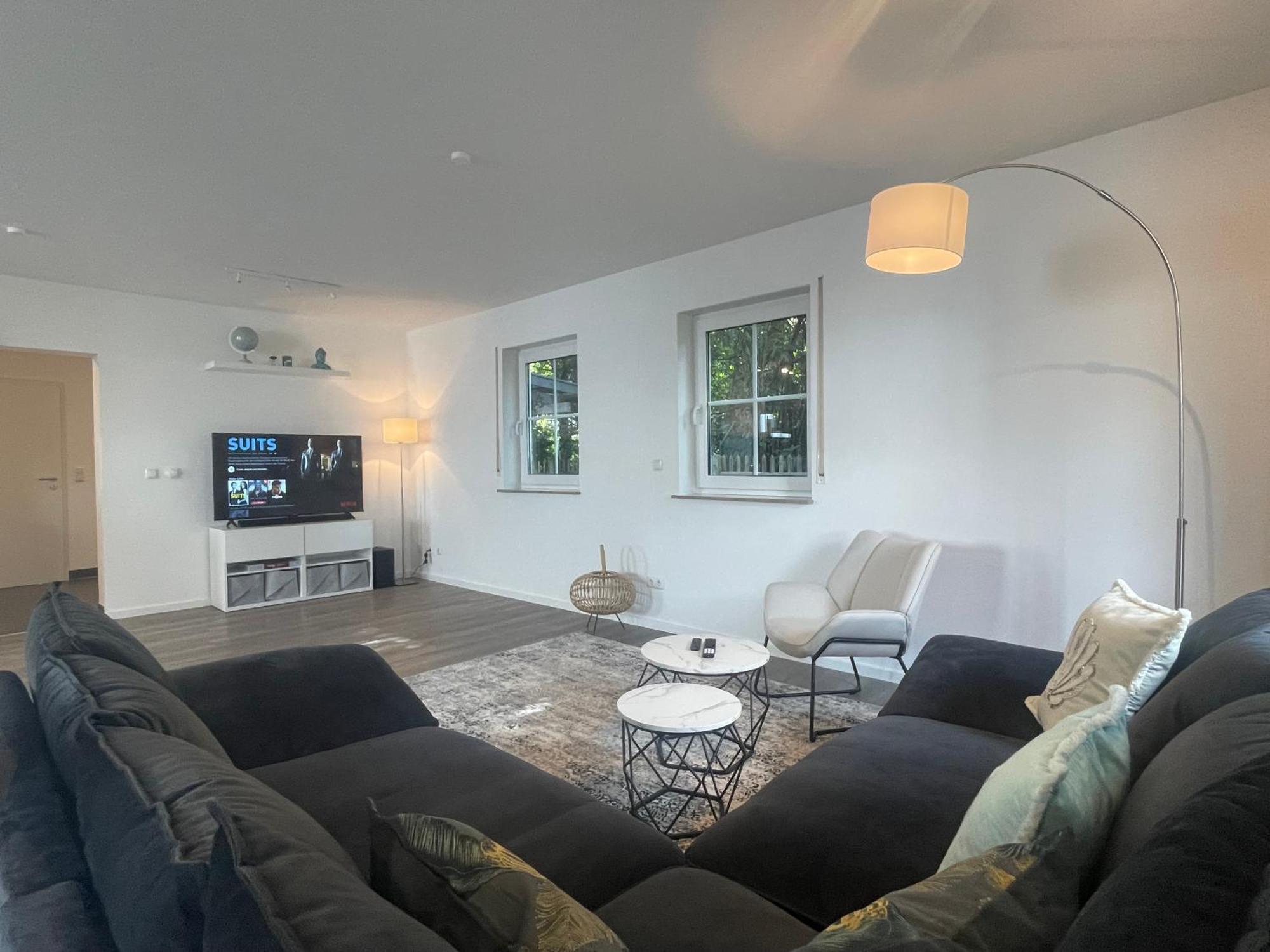 Apartment Perfekt Fuer 6! Kueche Netflix Bbq Parkplaetze *