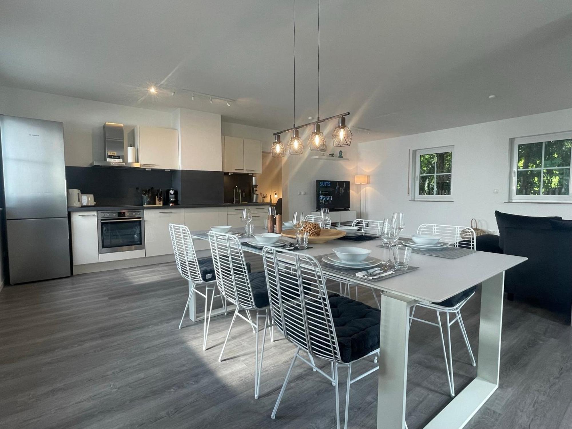 Perfekt Fuer 6! Kueche Netflix Bbq Parkplaetze Apartment Haar (Munich)